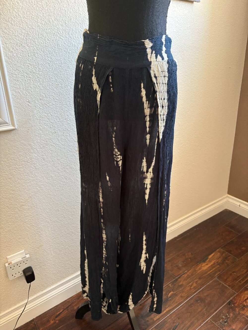 Charlie Paige Black & Cream Tie-Dye Split Front Pants S/M
